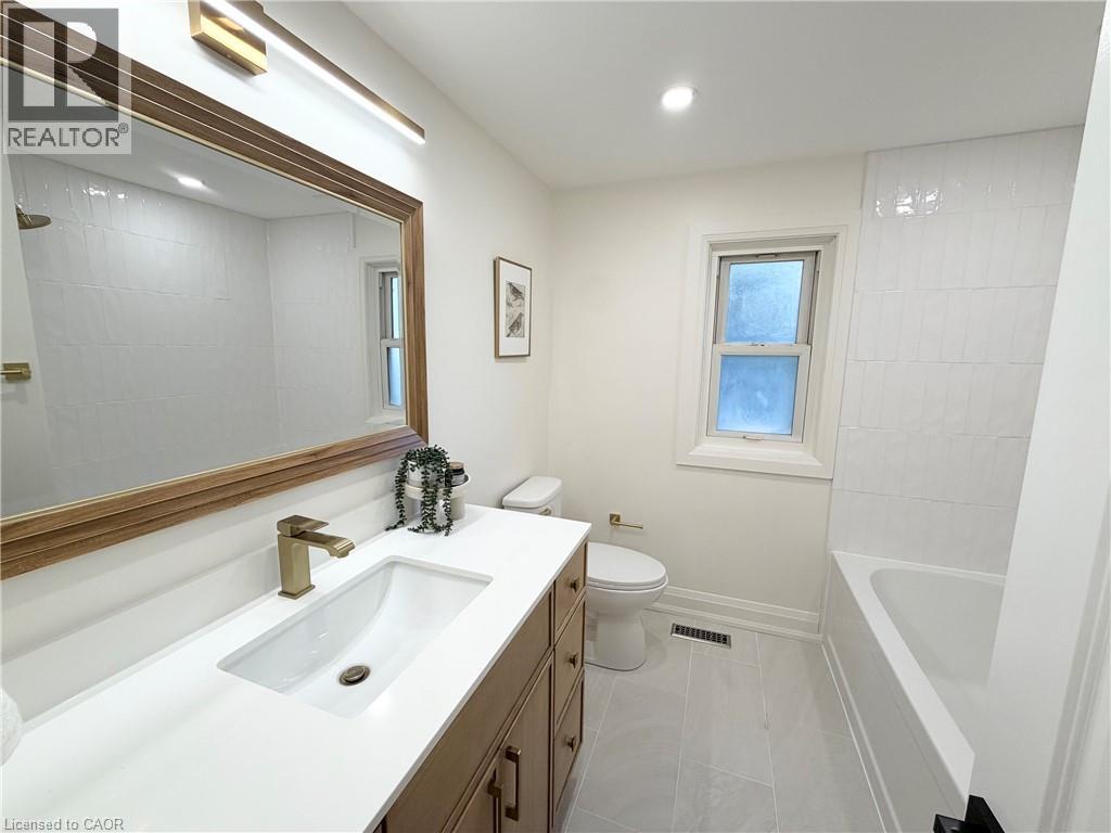 2379 Maryvale Court, Burlington, Ontario  L7P 2P1 - Photo 9 - 40870138