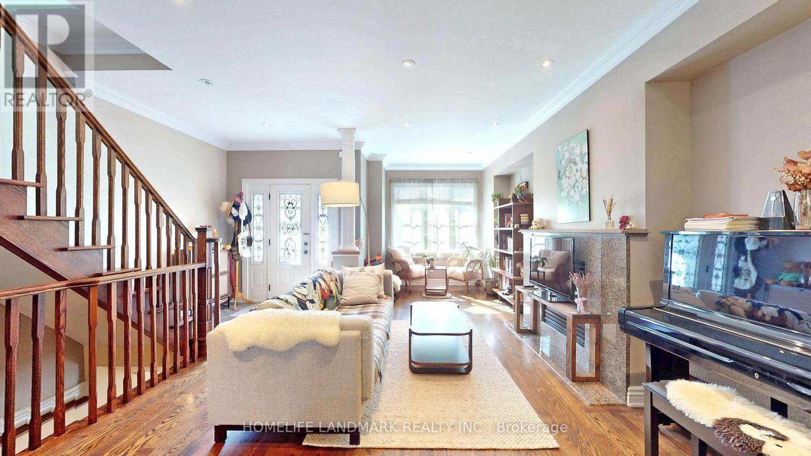 357 Bartlett Avenue N, Toronto, Ontario  M6H 3G8 - Photo 4 - W13883816