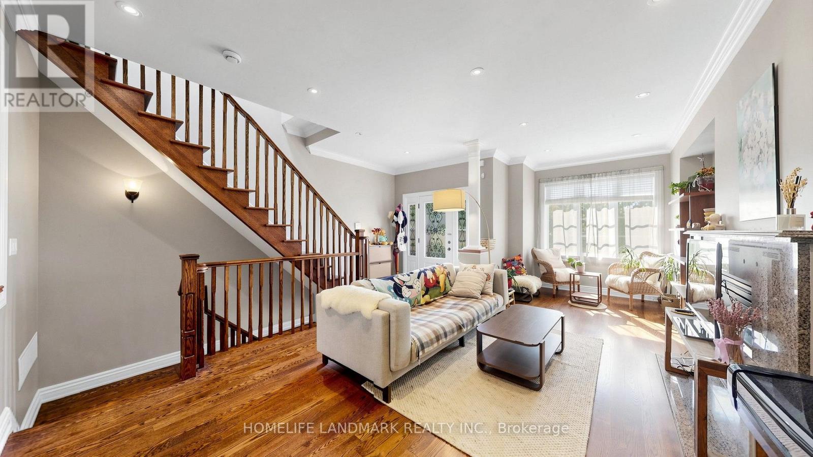 357 Bartlett Avenue N, Toronto, Ontario  M6H 3G8 - Photo 5 - W13883816