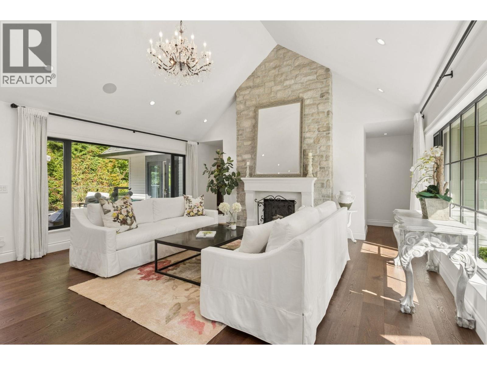 435 Macbeth Crescent, West Vancouver, British Columbia  V7T 1V8 - Photo 5 - R3170844