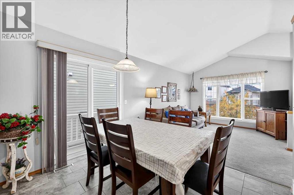 26 Saddlemead Way NE