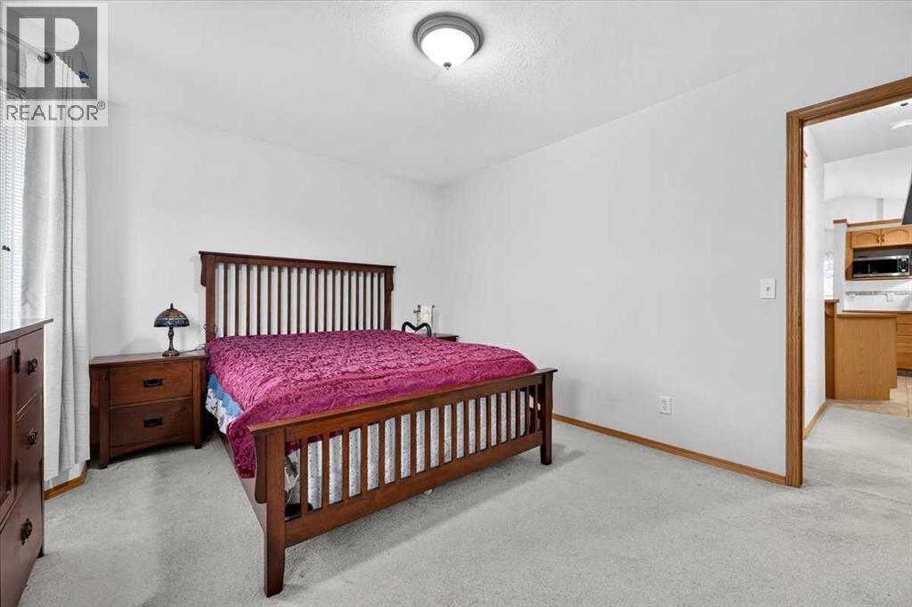 26 Saddlemead Way NE