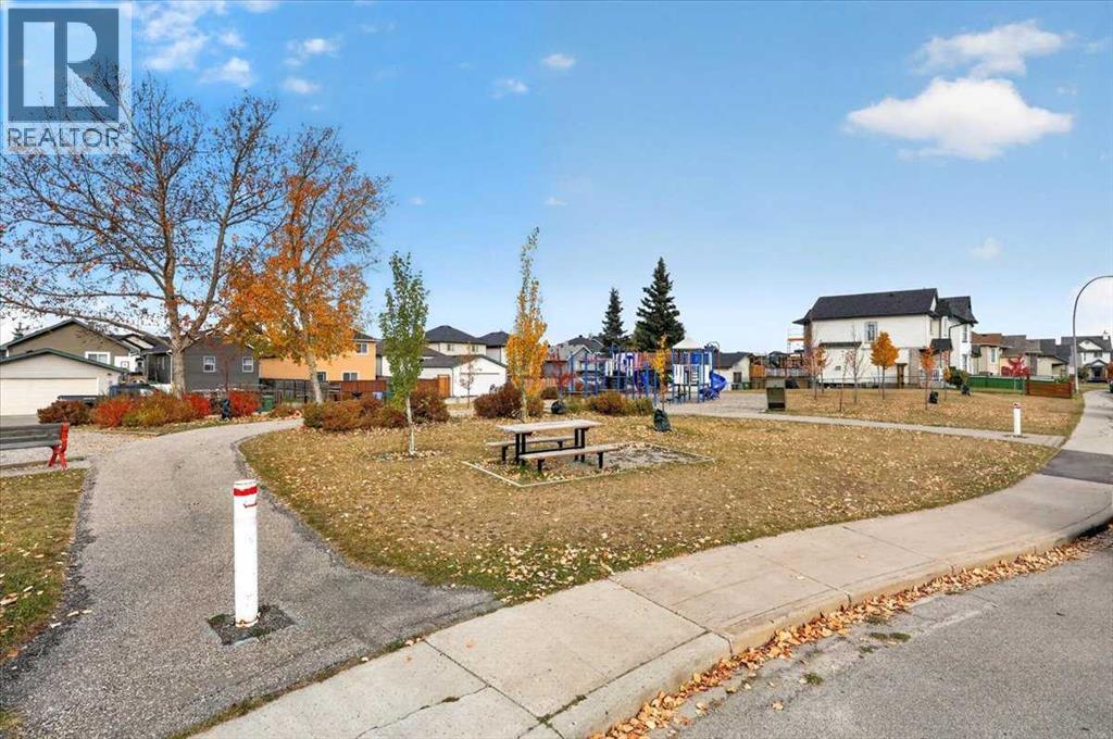 26 Saddlemead Way NE