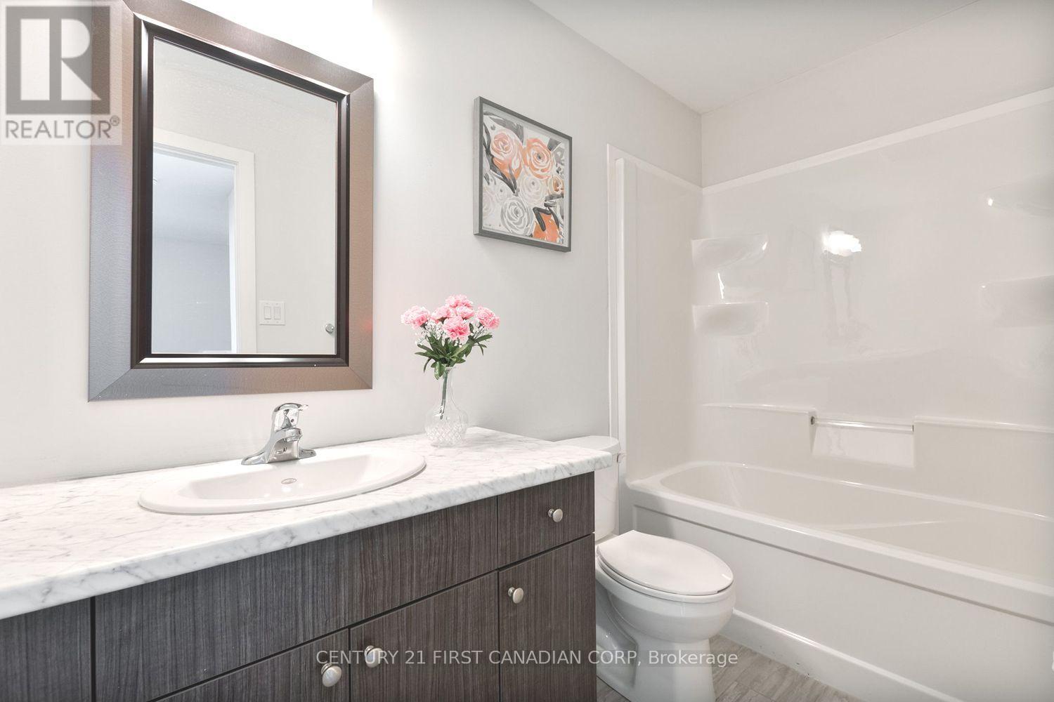 100 - 2070 Meadowgate Boulevard, London South, Ontario  N6M 1C6 - Photo 16 - X13881218