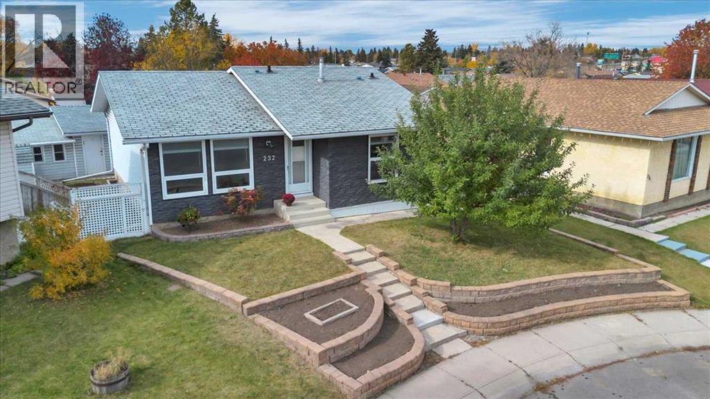 232 Madeira Place NE