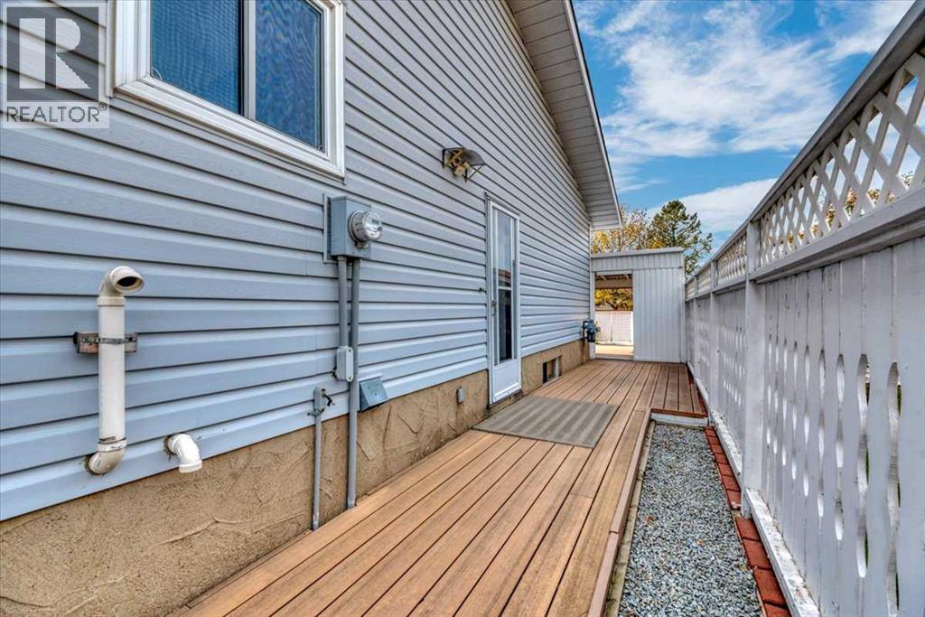 232 Madeira Place NE
