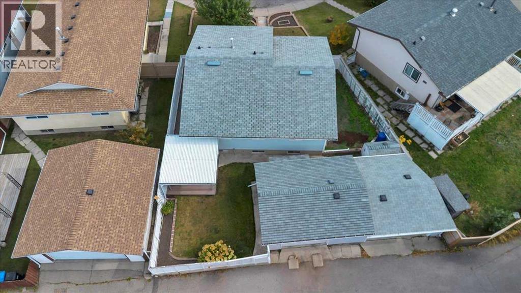 232 Madeira Place NE