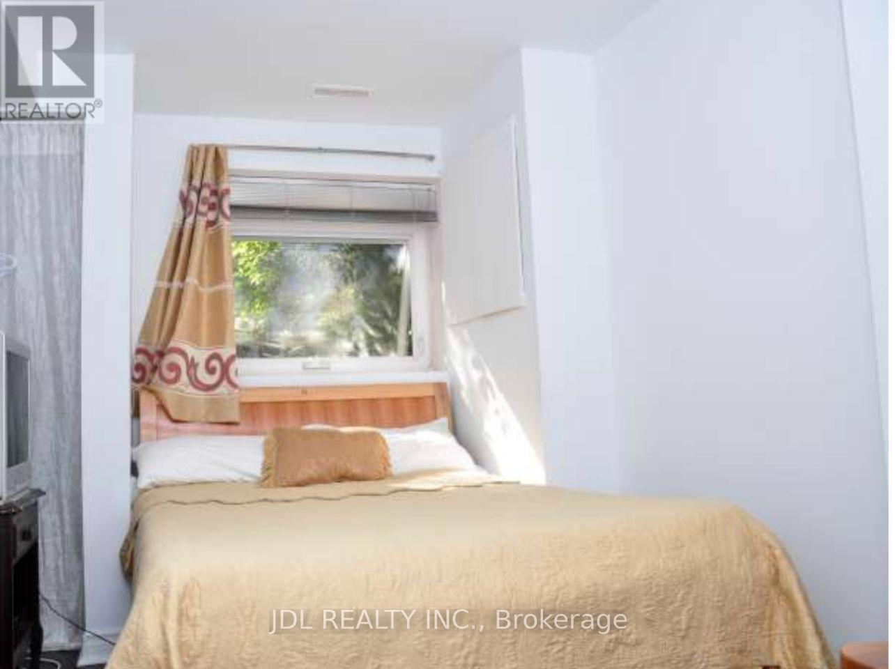 Masterbedroomb Main Floor - 118 Shuter St Street, Toronto, Ontario  M5A 2N6 - Photo 3 - C13883936