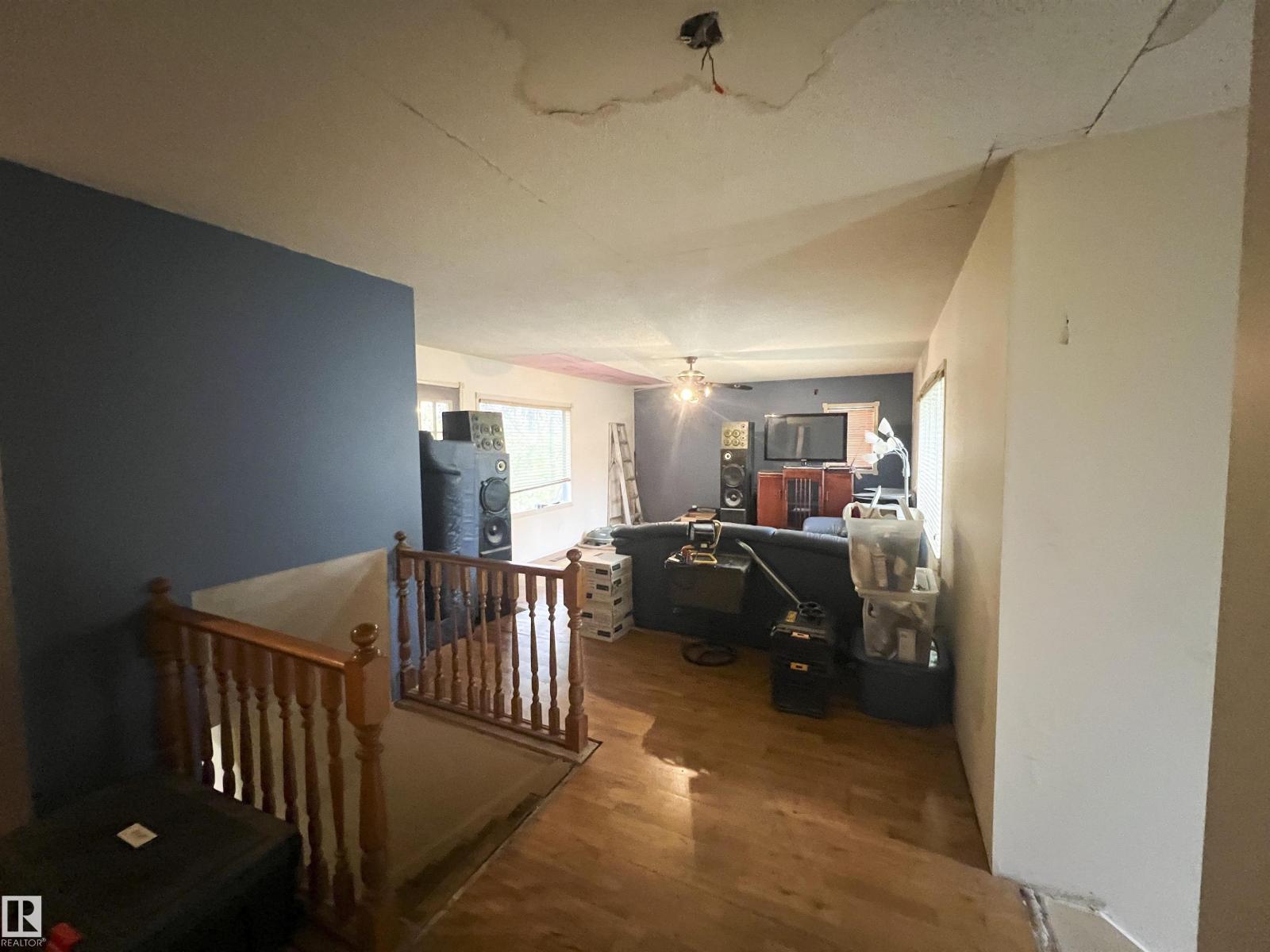 70 SUNSET BV St. Albert Alberta Canada T8N0N9 5