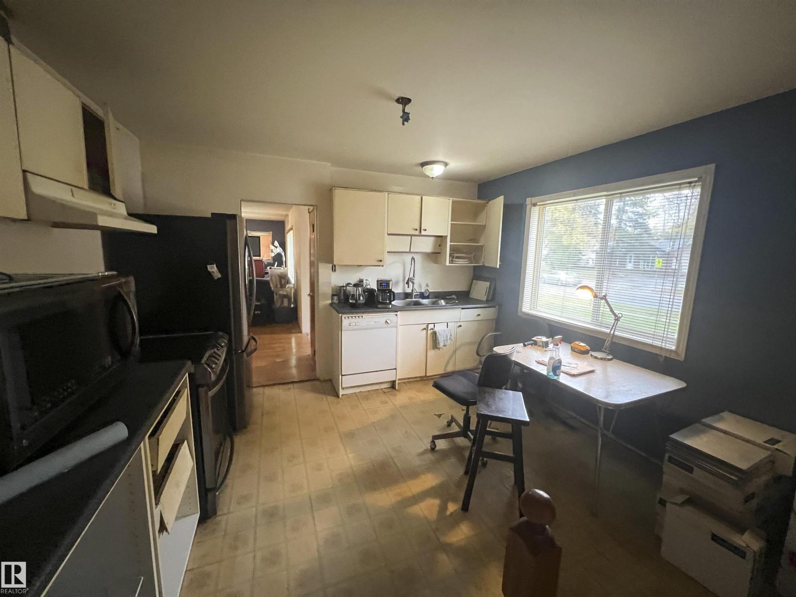 70 SUNSET BV St. Albert Alberta Canada T8N0N9 4