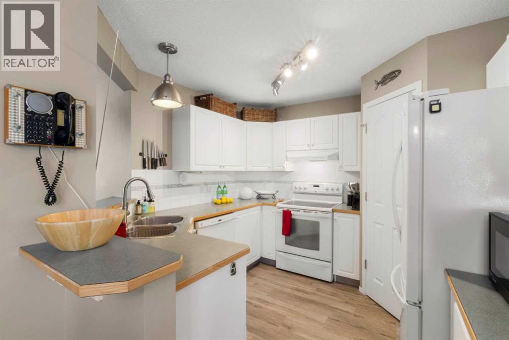 47 Somerside Common SW, Calgary, Alberta  T2Y 3M9 - Photo 7 - A2351079