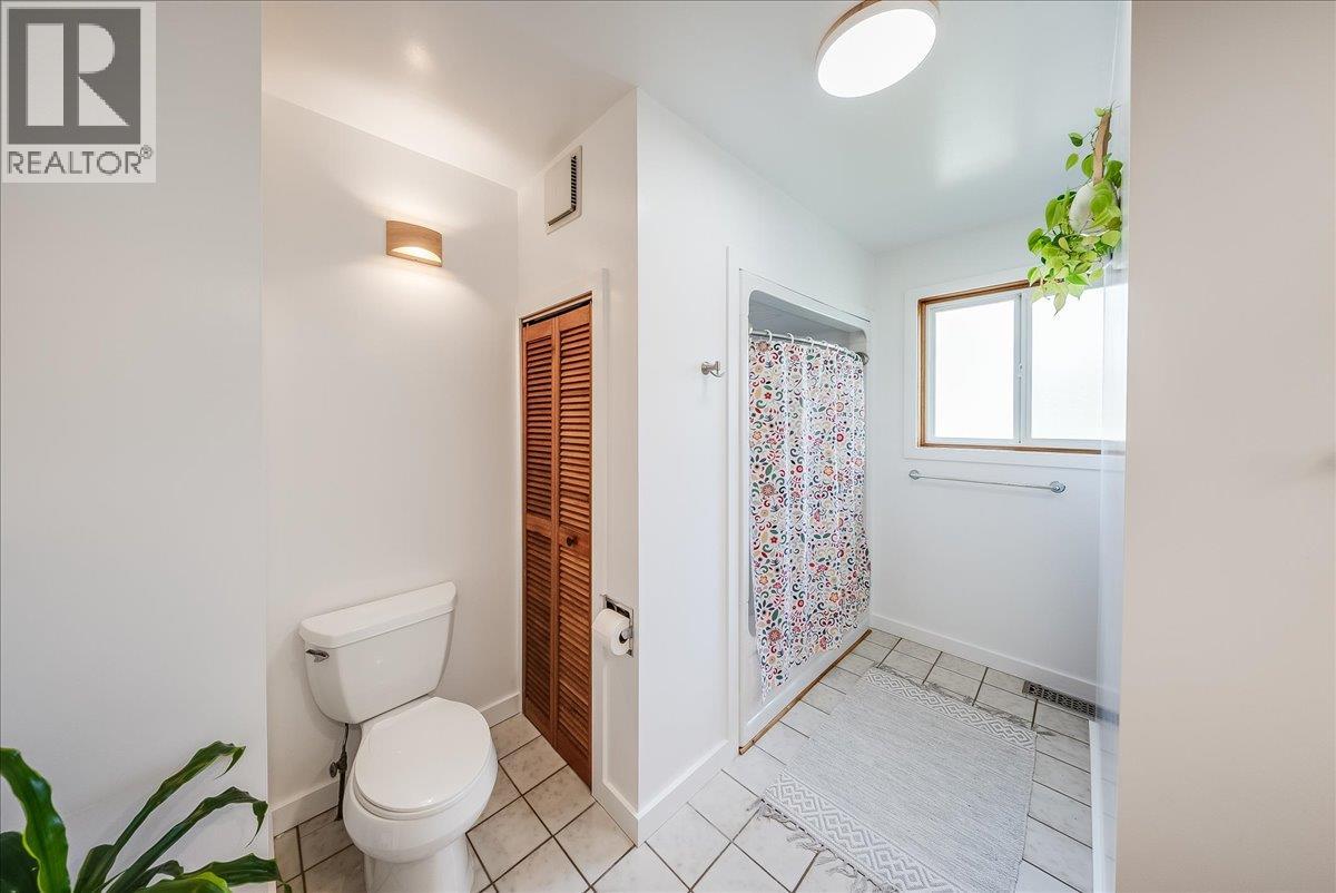 1614 Cook Avenue, Rossland, British Columbia  V0G 1Y0 - Photo 18 - 10403225