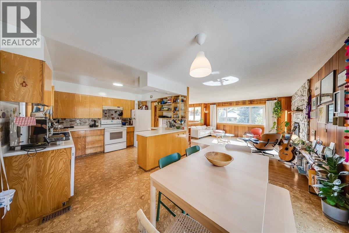 1614 Cook Avenue, Rossland, British Columbia  V0G 1Y0 - Photo 7 - 10403225