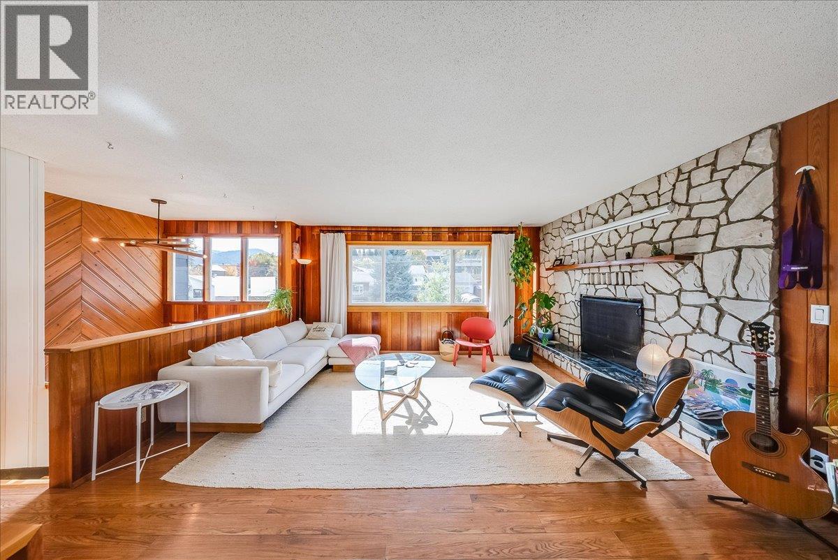 1614 Cook Avenue, Rossland, British Columbia  V0G 1Y0 - Photo 3 - 10403225