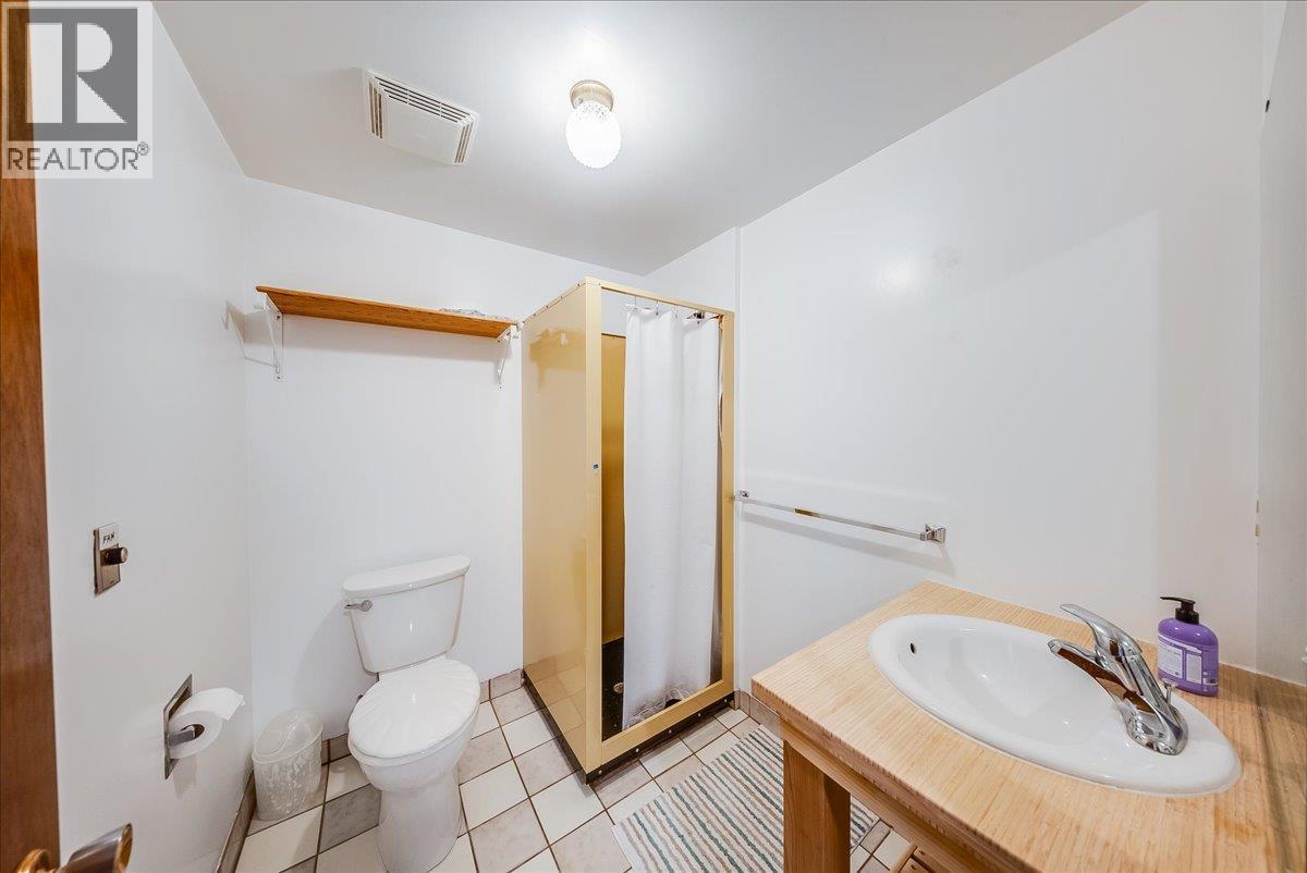 1614 Cook Avenue, Rossland, British Columbia  V0G 1Y0 - Photo 37 - 10403225
