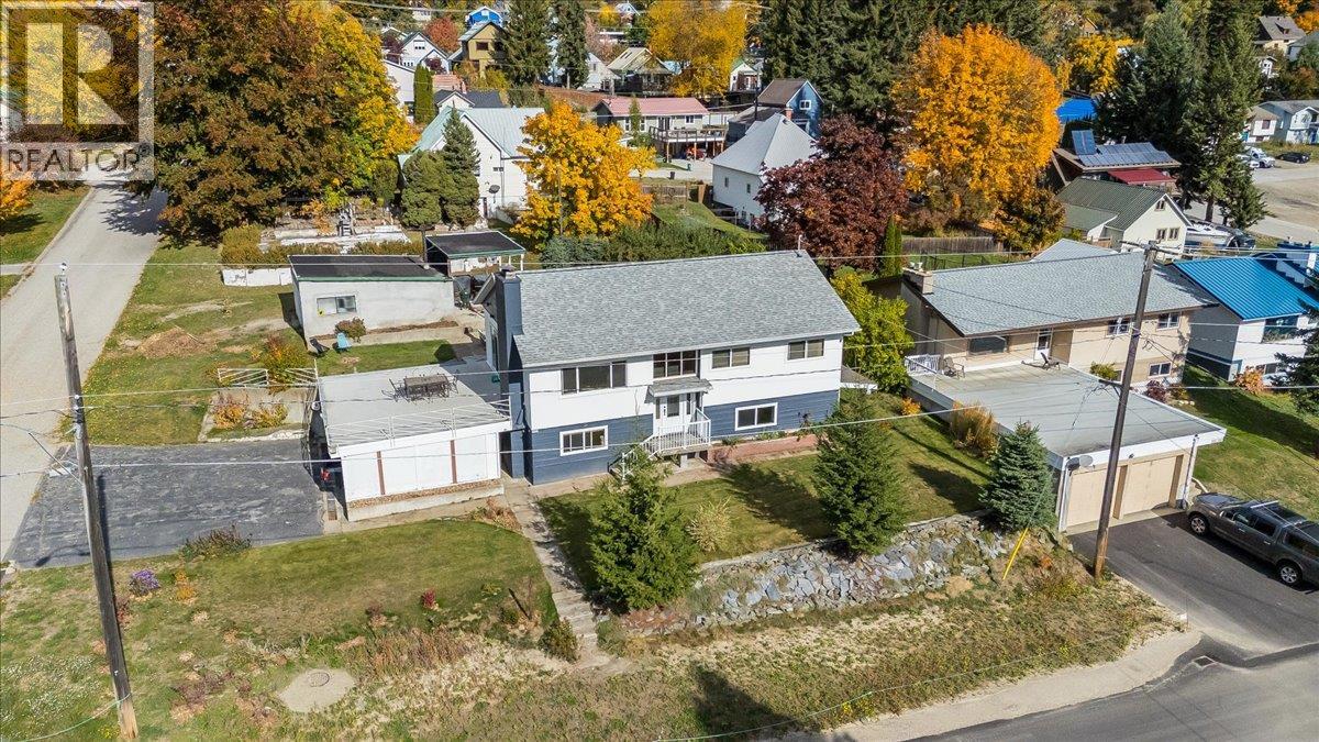 1614 Cook Avenue, Rossland, British Columbia  V0G 1Y0 - Photo 2 - 10403225