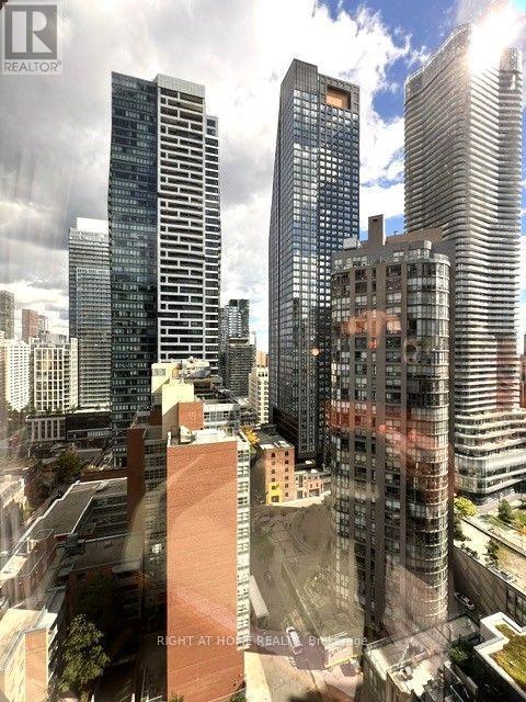 2111 - 1001 Bay Street, Toronto, Ontario  M5S 3A6 - Photo 17 - C13883956