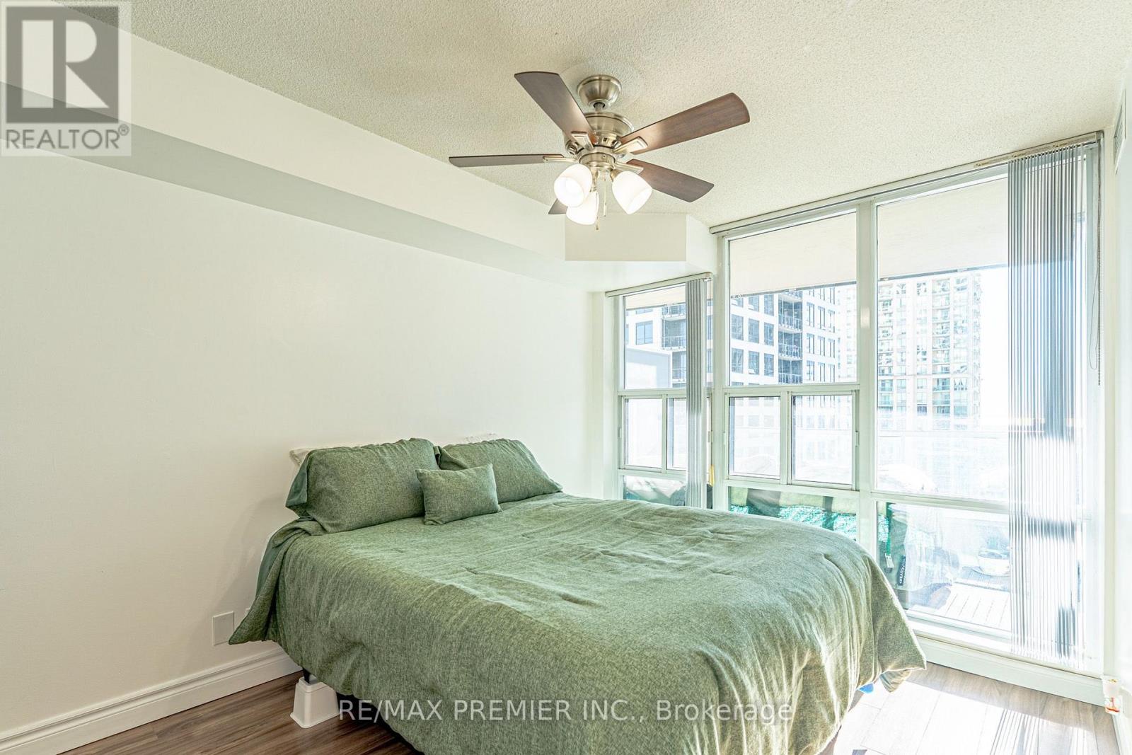 2002 - 33 Elm Drive W, Mississauga, Ontario  L5B 4M2 - Photo 12 - W13883954
