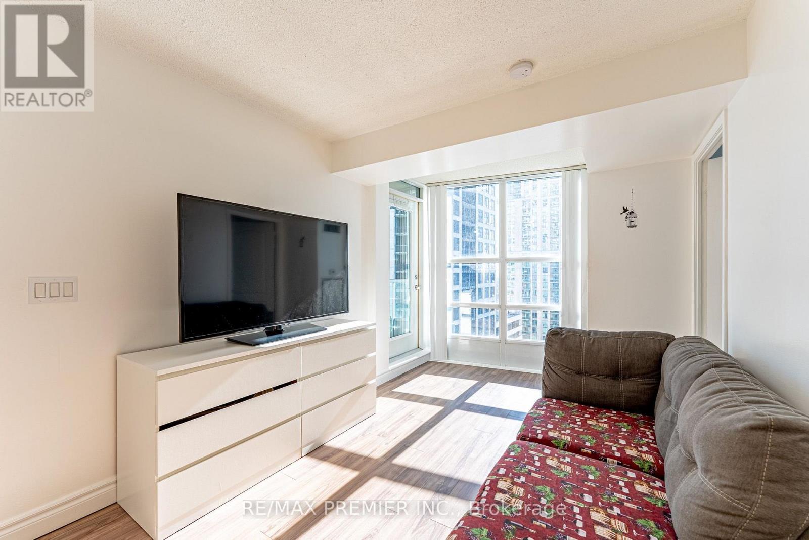 2002 - 33 Elm Drive W, Mississauga, Ontario  L5B 4M2 - Photo 7 - W13883954