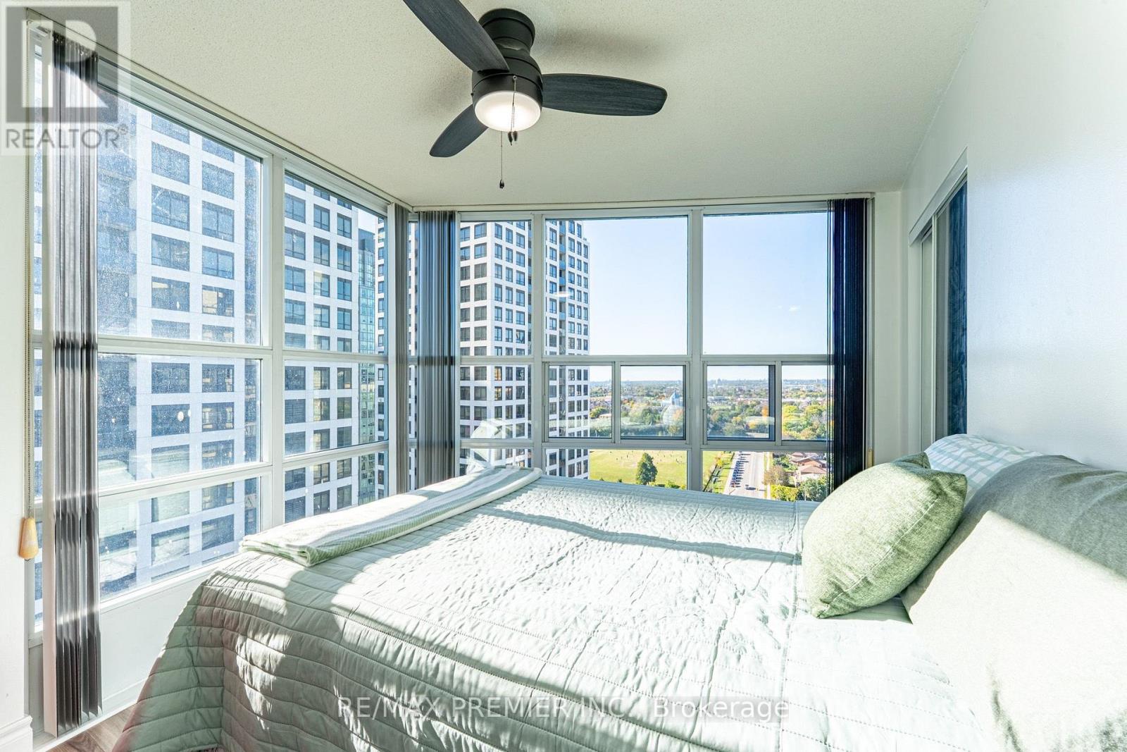 2002 - 33 Elm Drive W, Mississauga, Ontario  L5B 4M2 - Photo 9 - W13883954