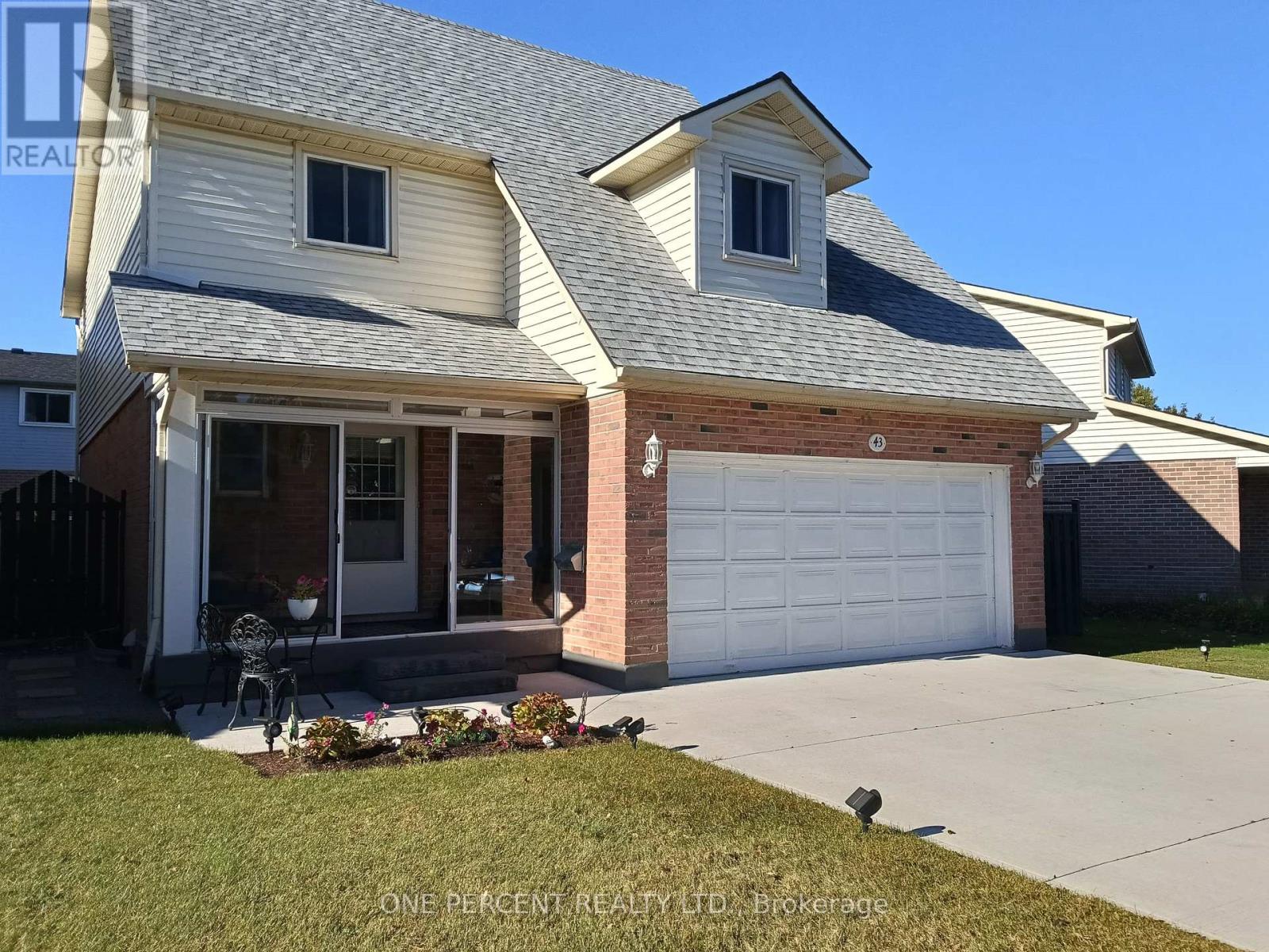 43 Commerford Street, Thorold, Ontario  L2V 4Z2 - Photo 2 - X13883942
