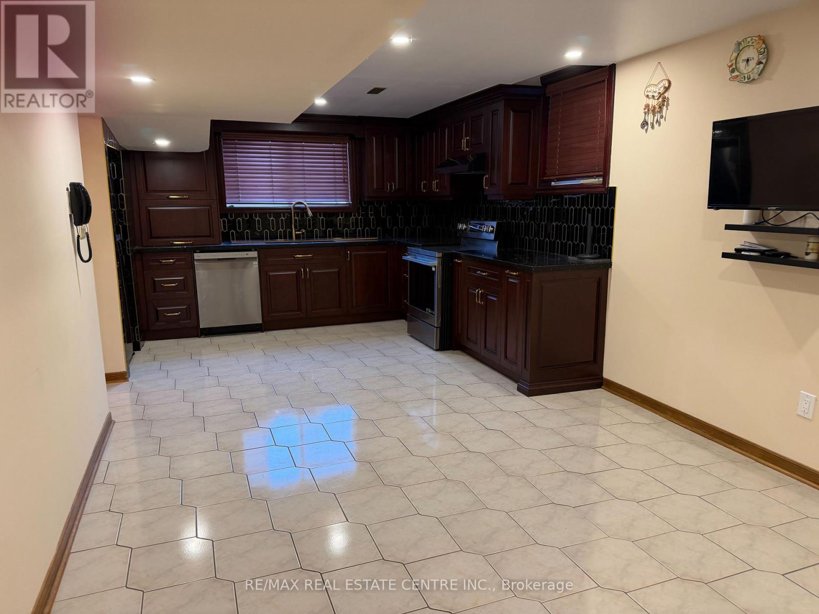 4175 Starlight Crescent, Mississauga, Ontario  L4W 4R1 - Photo 4 - W13883966
