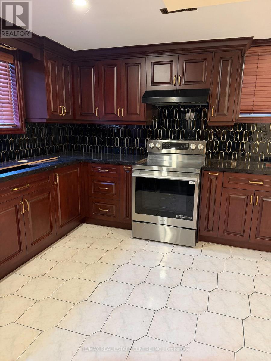 4175 Starlight Crescent, Mississauga, Ontario  L4W 4R1 - Photo 6 - W13883966
