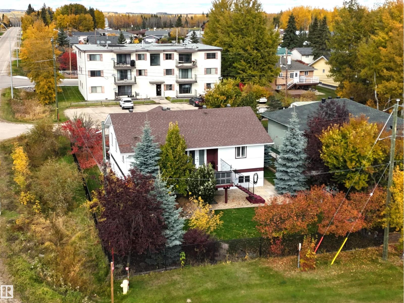 4928 50 Ave. Entwistle Alberta Canada T0E0S0 3