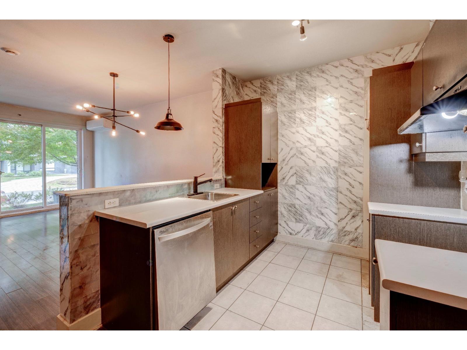 6025 Rue de la Tourbière|#104 Longueuil (Saint-Hubert) Quebec Canada J3Y0K6 4