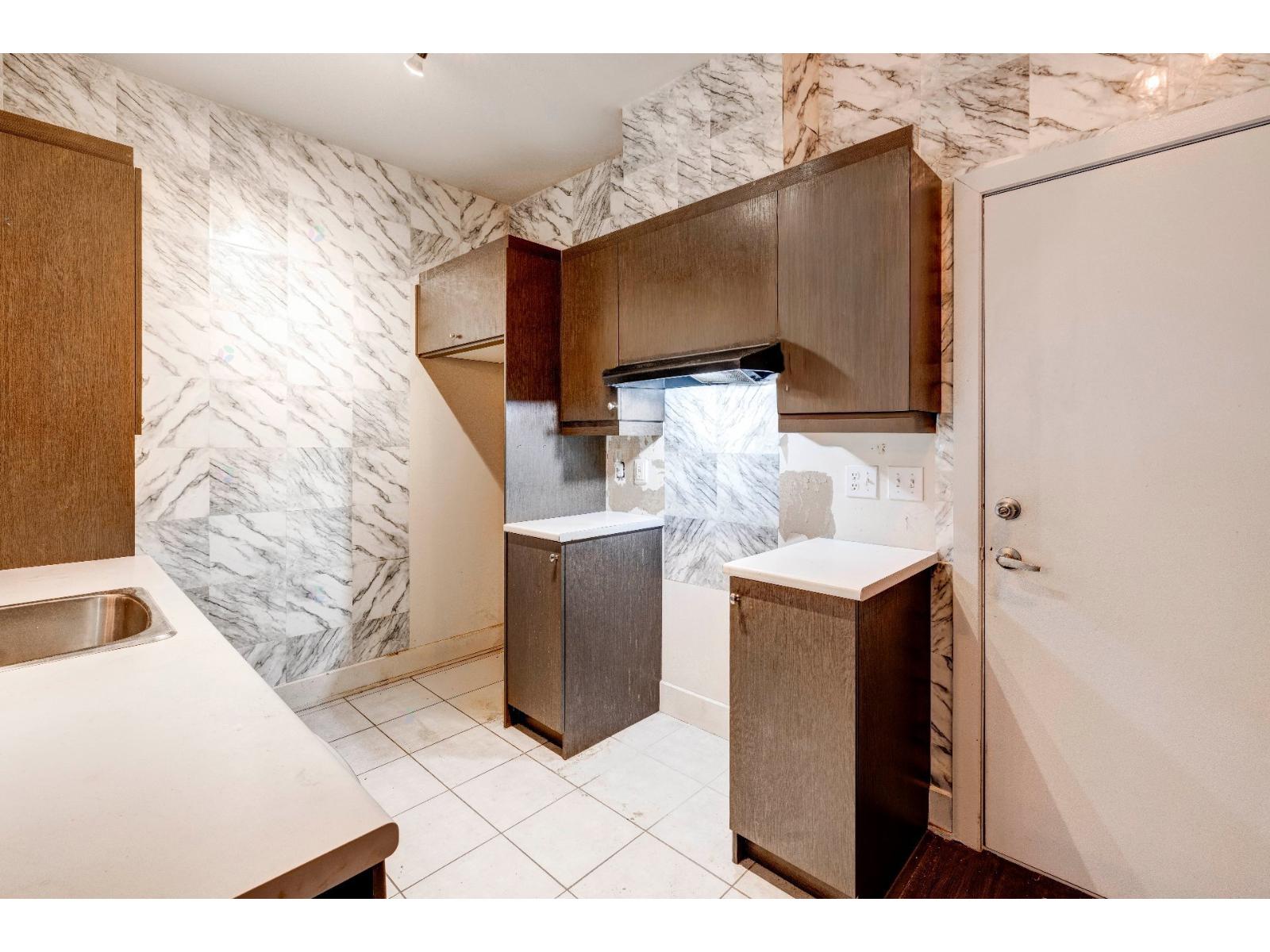 6025 Rue de la Tourbière|#104 Longueuil (Saint-Hubert) Quebec Canada J3Y0K6 5