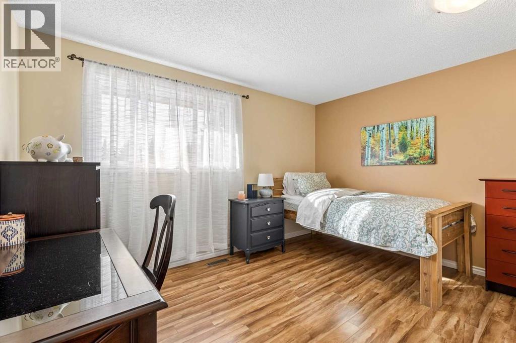103 Dovercrest Way SE, Calgary, Alberta  T2B 2L8 - Photo 18 - A2348959