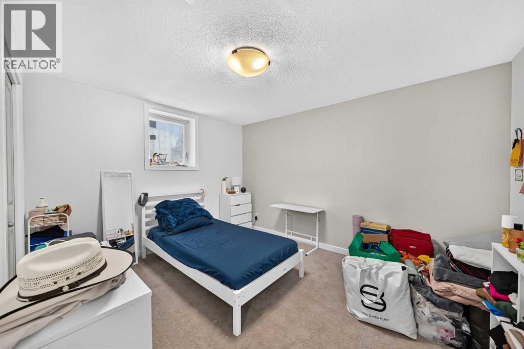 10647 Shillington Crescent SW, Calgary, Alberta  T2W 0N8 - Photo 35 - A2349397