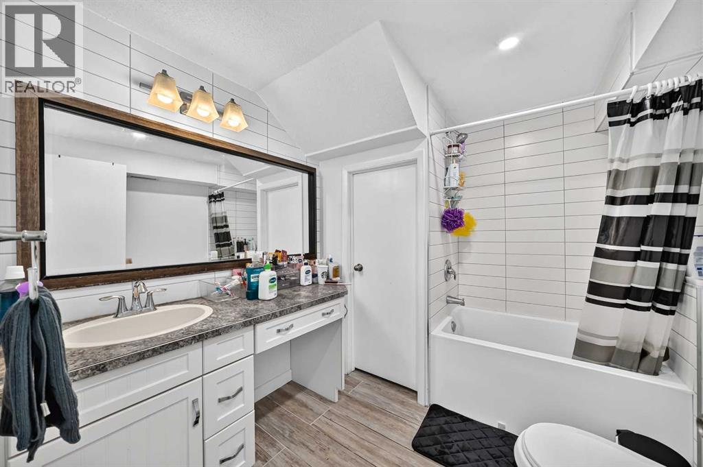 10647 Shillington Crescent SW, Calgary, Alberta  T2W 0N8 - Photo 37 - A2349397