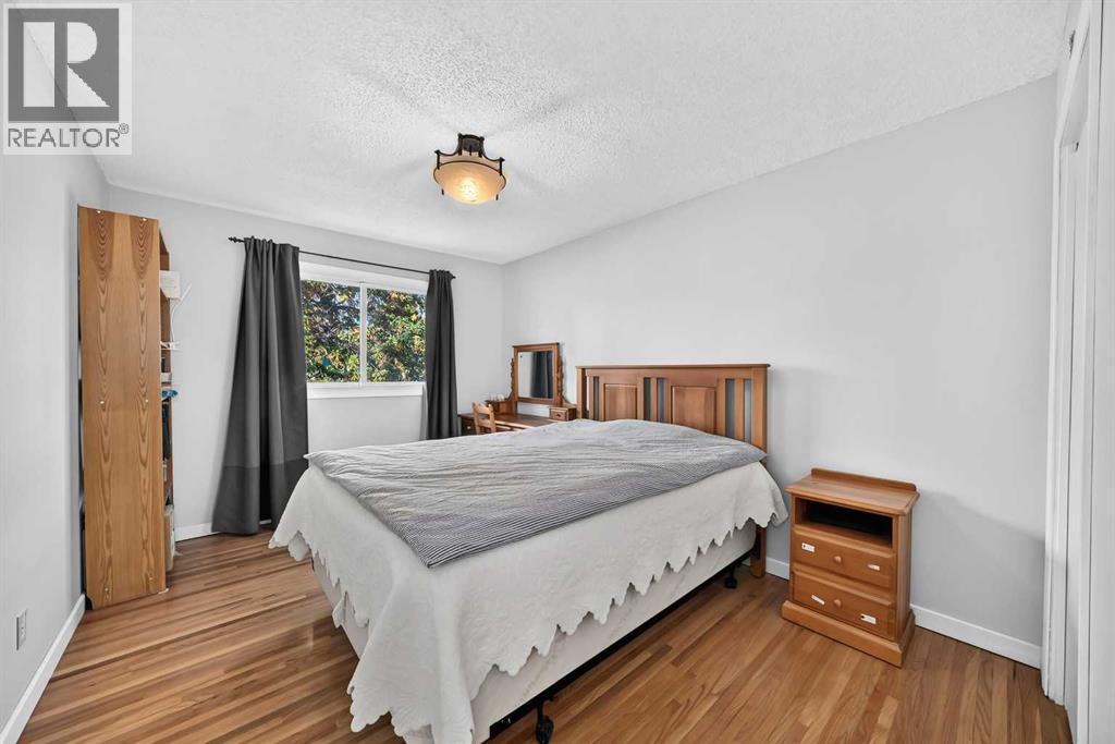 10647 Shillington Crescent SW, Calgary, Alberta  T2W 0N8 - Photo 19 - A2349397