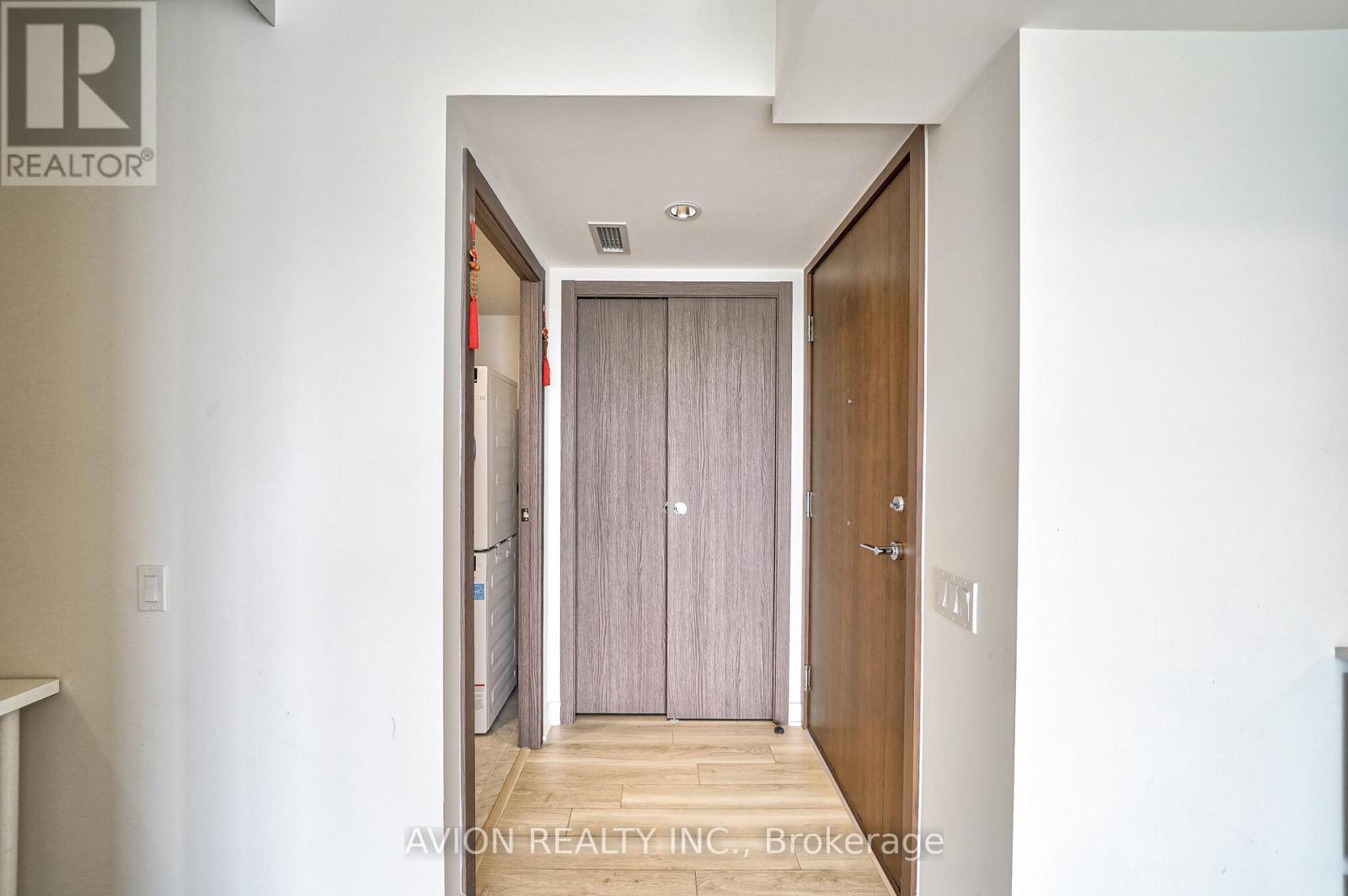 1916 - 17 Bathurst Street, Toronto, Ontario  M5V 0N1 - Photo 3 - C13884008