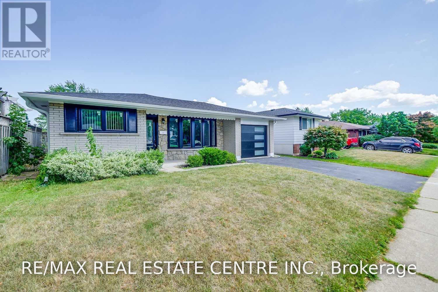 2134 MEADOWBROOK ROAD, Burlington, Ontario