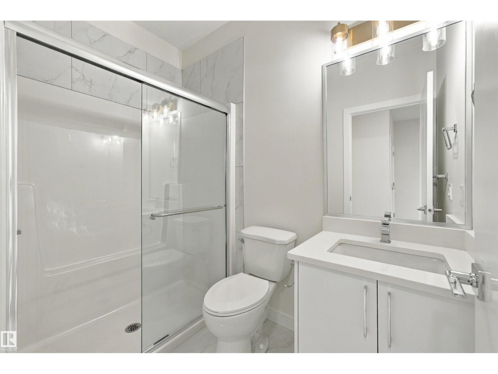 3824 39 St