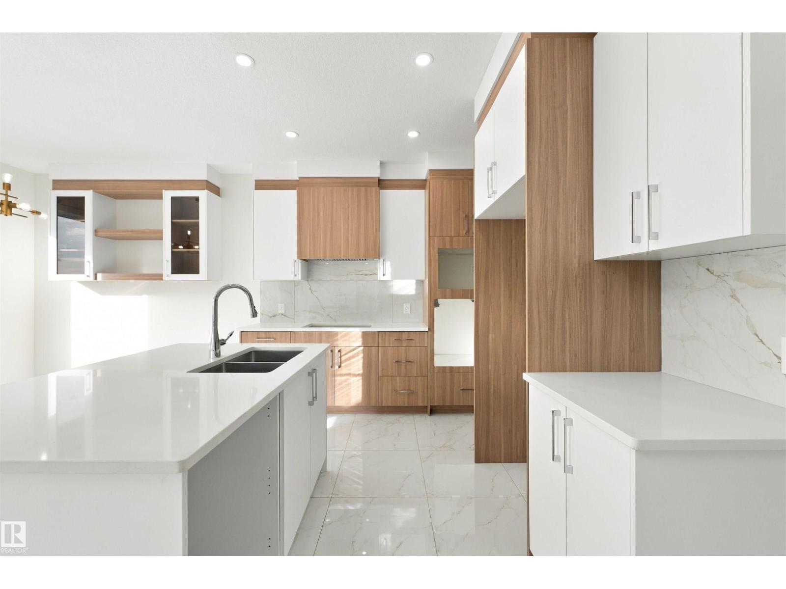 3824 39 St