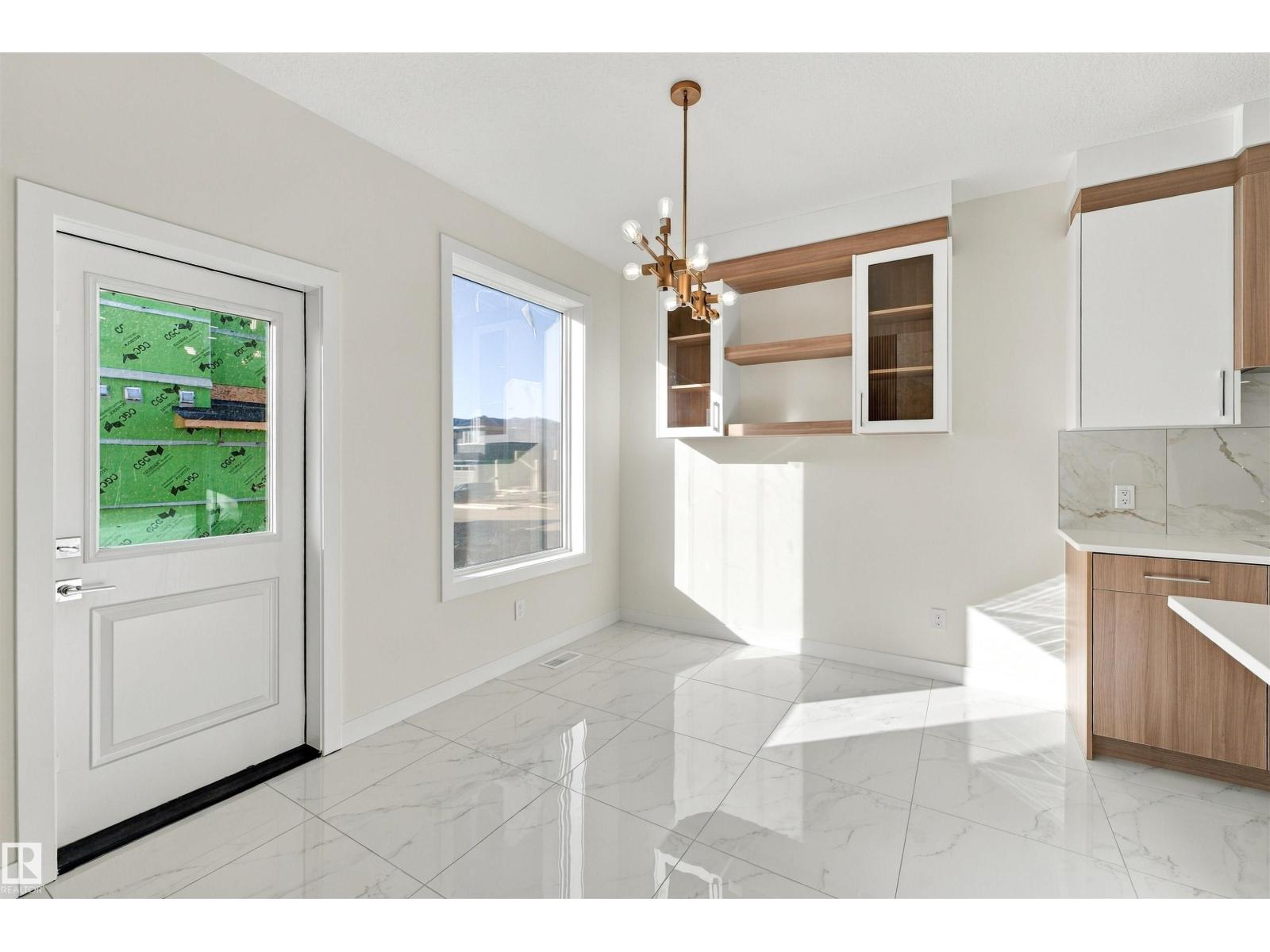 3824 39 St