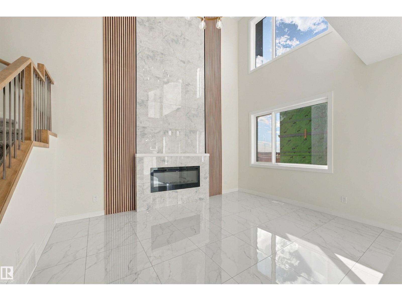 3824 39 St