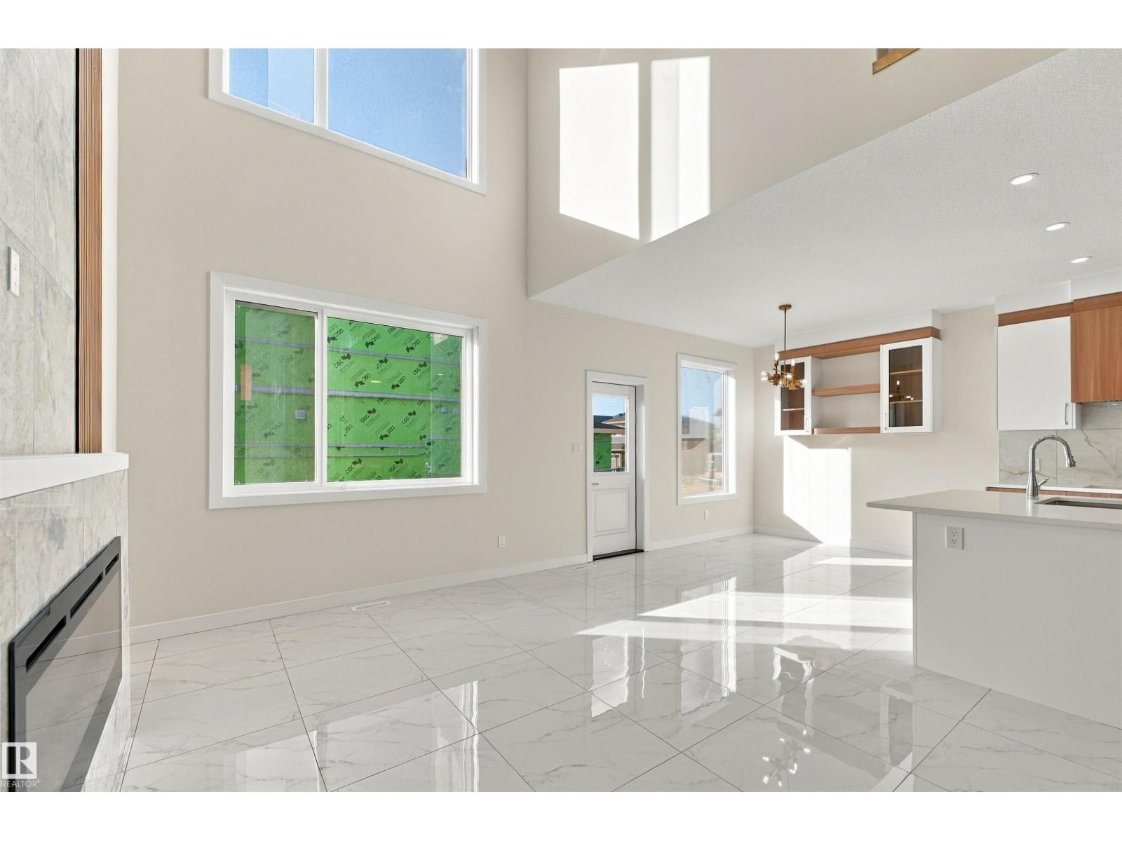 3824 39 St