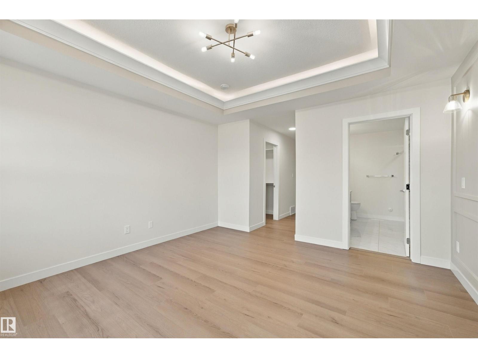 3824 39 St