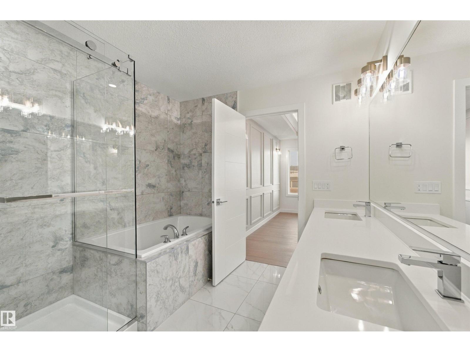 3824 39 St
