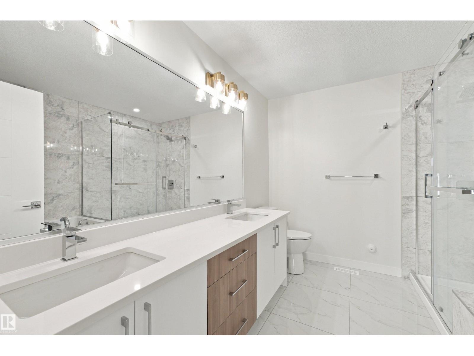 3824 39 St