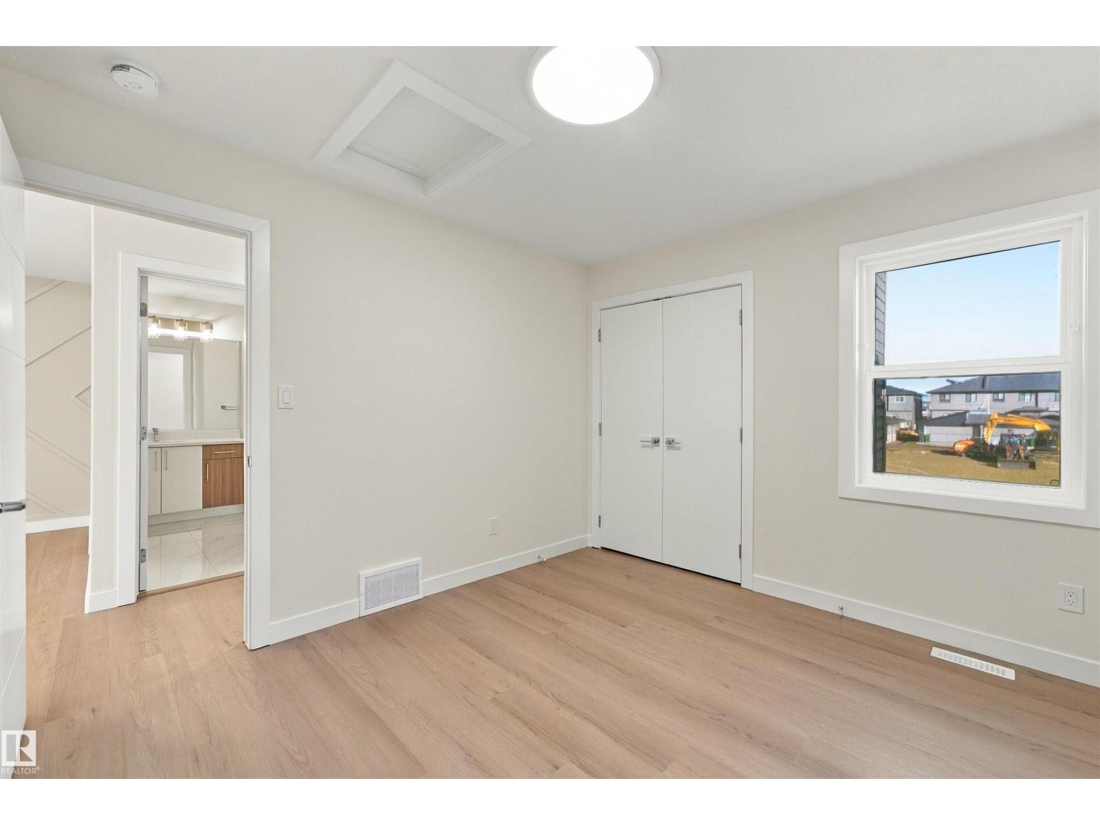 3824 39 St