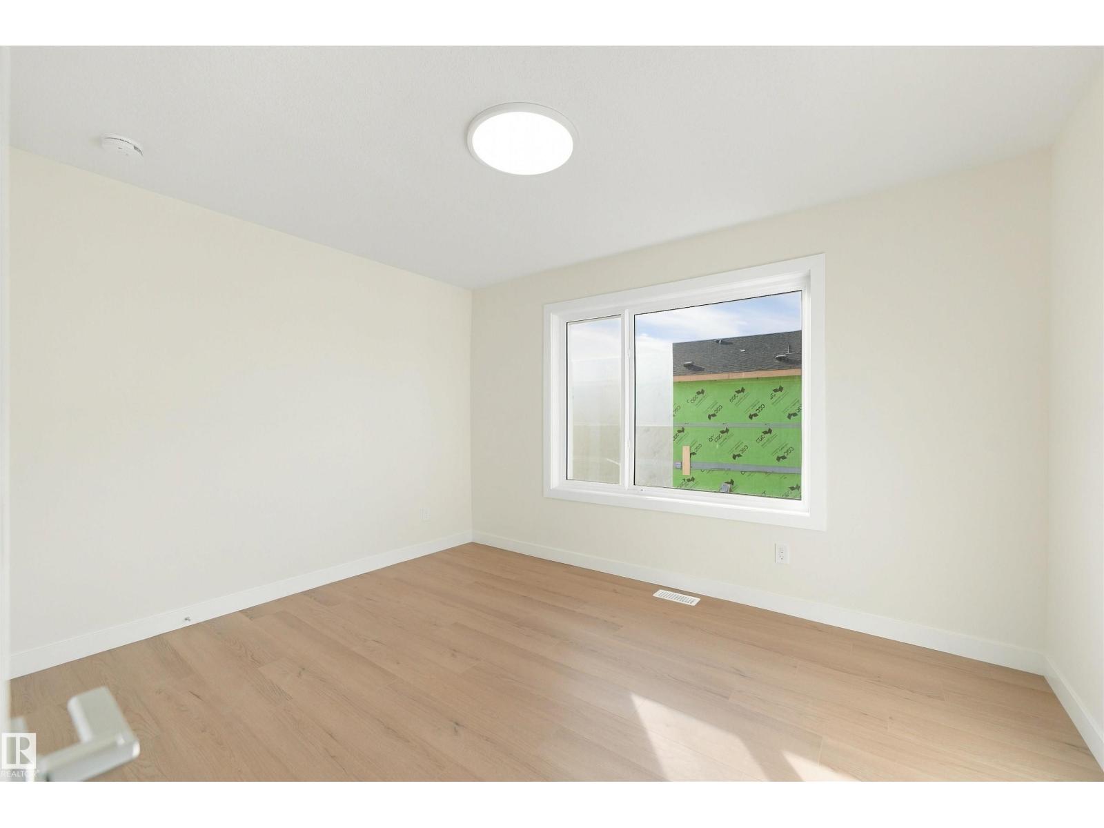 3824 39 St