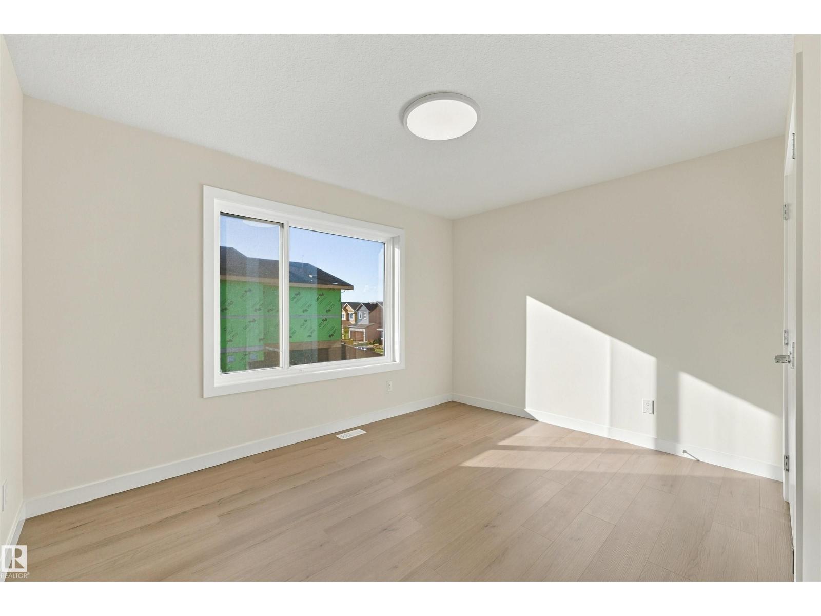 3824 39 St