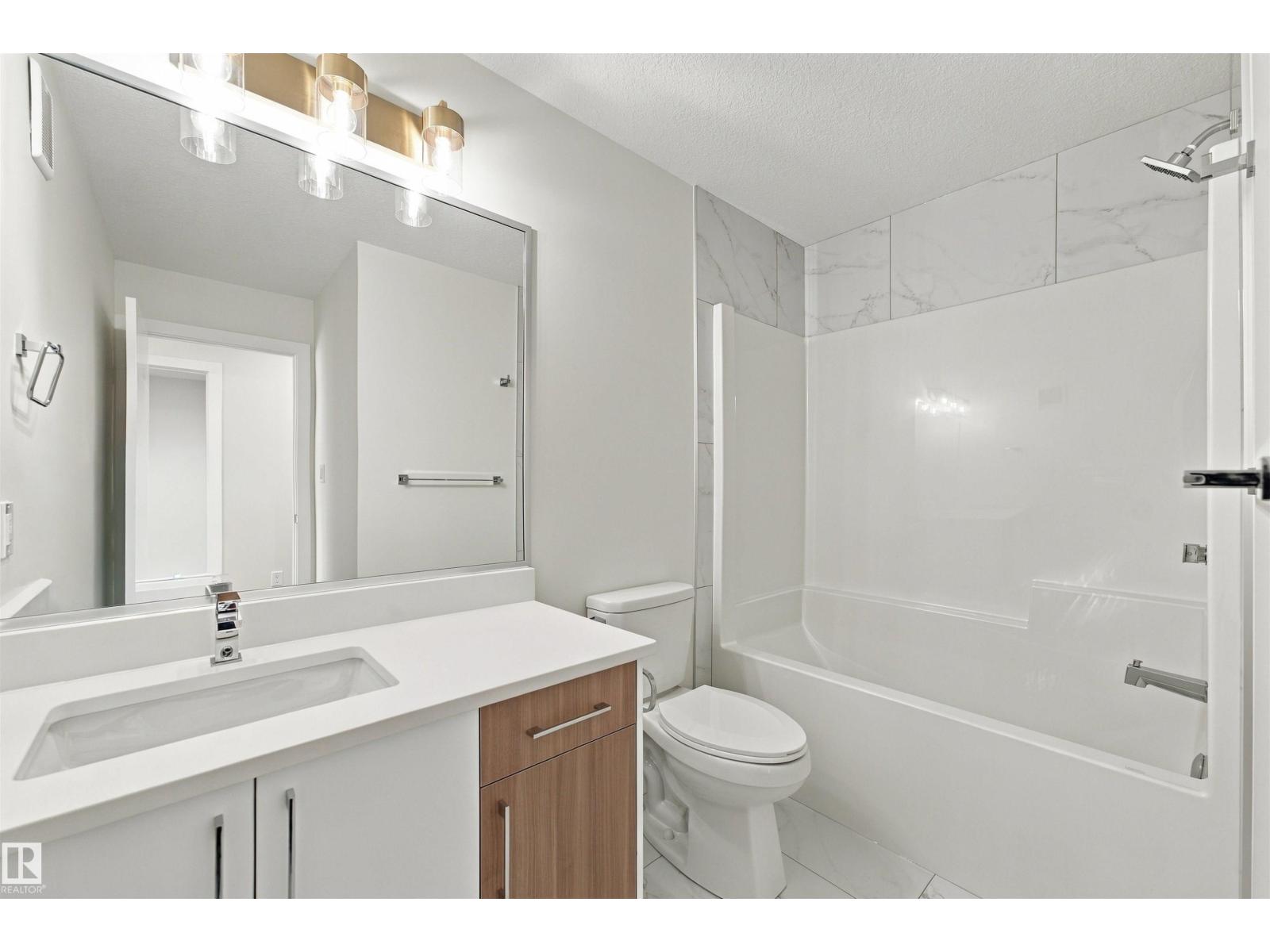 3824 39 St