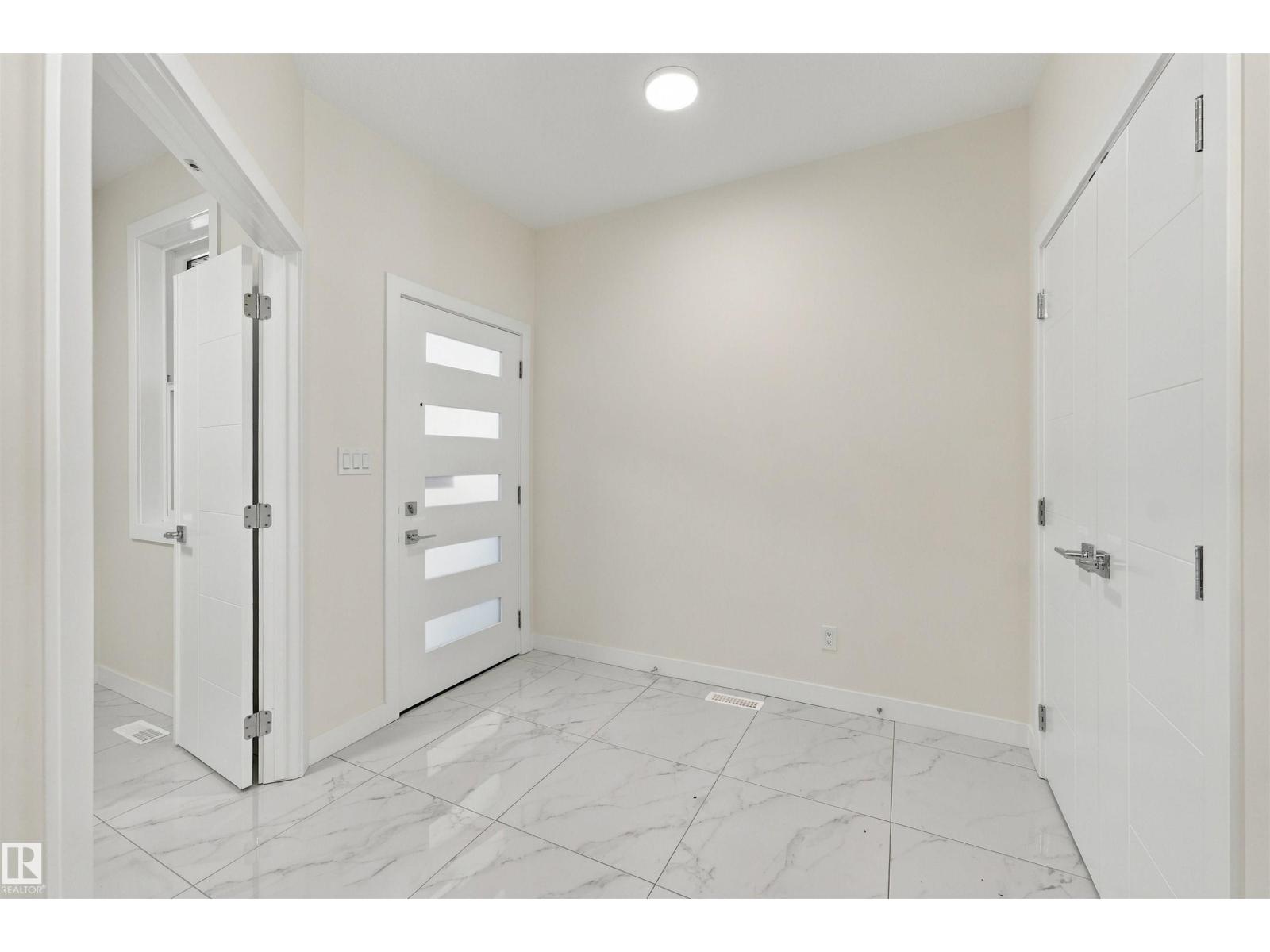 3824 39 St