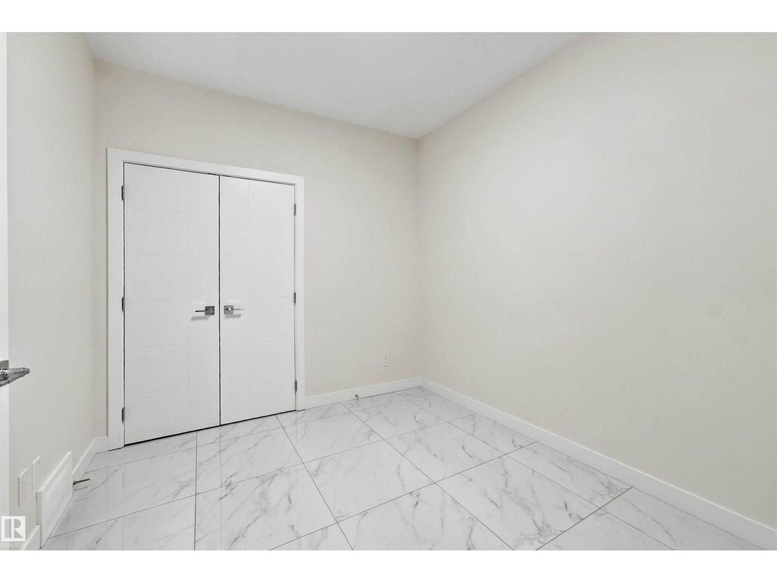 3824 39 St